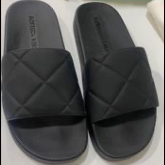 Bottega Veneta Other - Bottega Veneta Quilted Black Rubber Men's Sandals